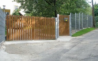 Családi ház (Sopron) Nylofor2D kerítés és kapu