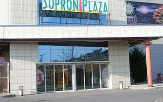 Sopron Plaza bejárat